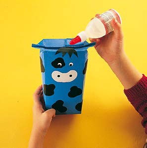 Etape finale de l'atelier "Boîte de lait vache" par Art Kids Company