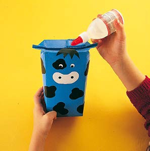 Etape finale de l'atelier "Boîte de lait vache" par Art Kids Company