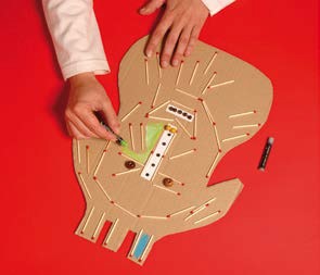 Etape de l'atelier créatif pour enfant masques allumettes par Art Kids Company
