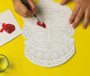 Etape atelier masques ethniques par Art Kids Company